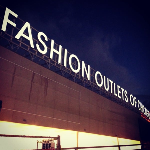 Photo taken at Fashion Outlets of Chicago by Eli C. on 7/27/2013