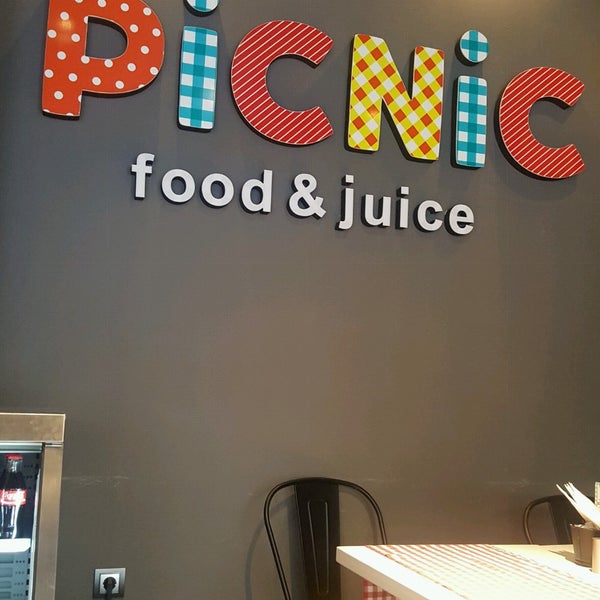 Photo taken at Picnic Food &amp; Juice by Meri A. on 5/12/2017