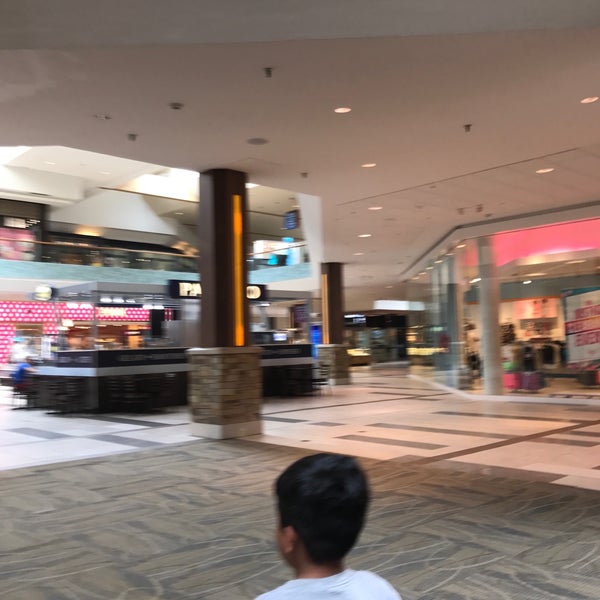 6/13/2017にSonia S.がOak Park Mallで撮った写真