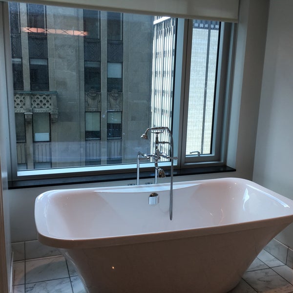 Foto scattata a The Adelaide Hotel Toronto da Hubert il 3/18/2018