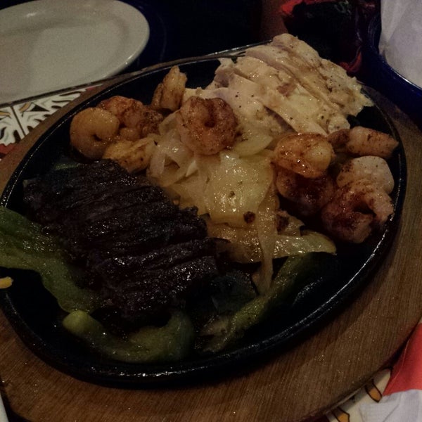 Photo taken at Chili&#39;s Grill &amp; Bar by Johanna S. on 1/27/2014