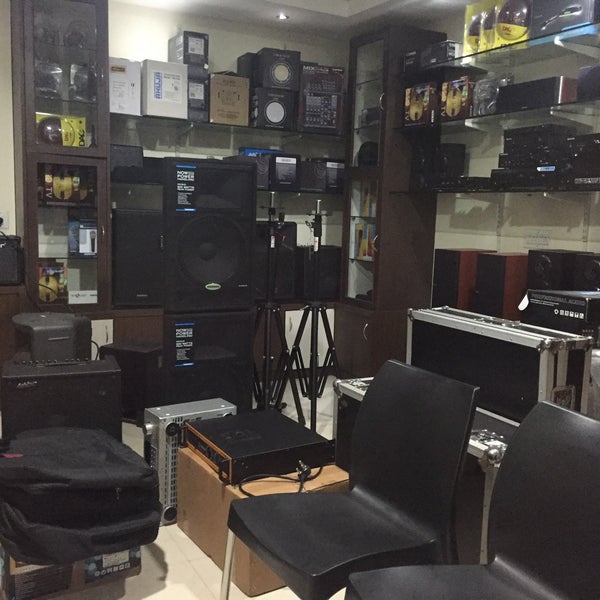 Actual sound store. звук в магазине. Loud sound ростов магазин интерьер. звук в магазине. Sound system магазин.