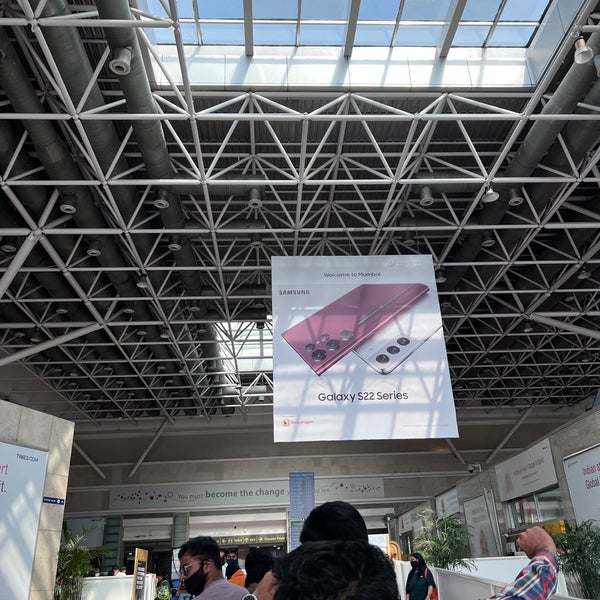 รูปภาพถ่ายที่ Terminal 1 โดย Roshan เมื่อ 4/3/2022