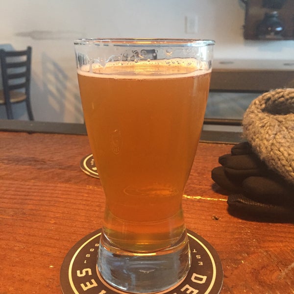 Photo taken at Lavelle&#39;s Taphouse by Carolynne R. on 3/11/2018