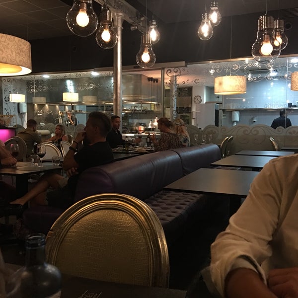 9/4/2018 tarihinde Graeme R.ziyaretçi tarafından Accés Restaurant Lounge'de çekilen fotoğraf