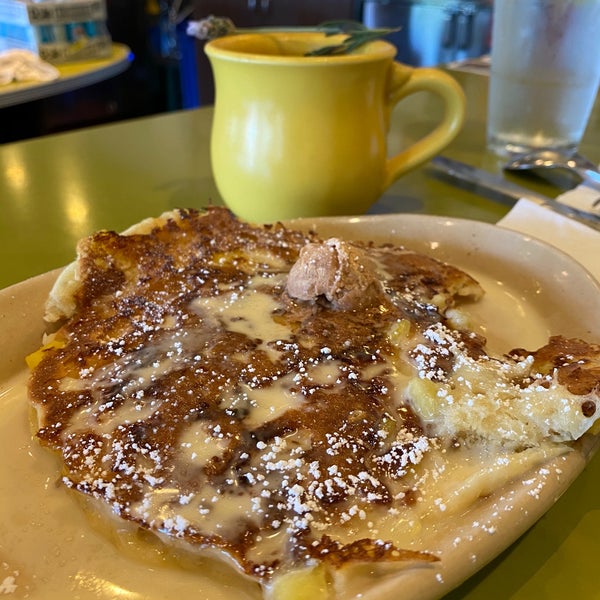 Photo taken at Snooze, an A.M. Eatery by Anna D. on 6/15/2021