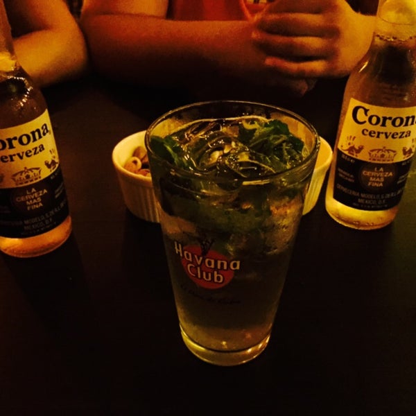 Foto tirada no(a) Akava Lounge Food &amp; Drink por Semih O. em 7/27/2015