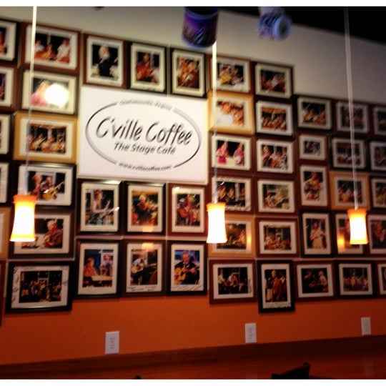 รูปภาพถ่ายที่ C&#39;ville Coffee โดย Ray B. เมื่อ 12/16/2012