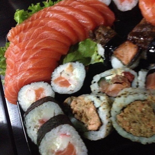Foto tirada no(a) Hamadaya Sushi Bar por Diana H. em 4/7/2014