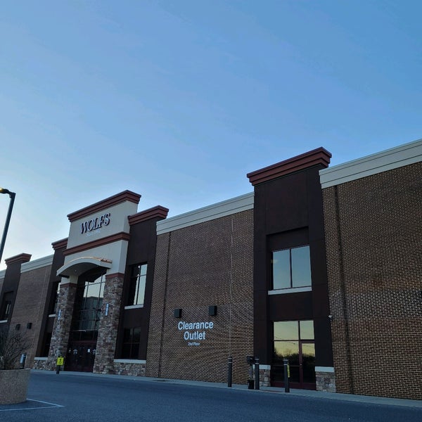 Wolf furniture outlet deals