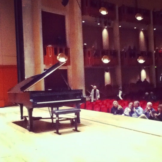 Das Foto wurde bei Newman Center for the Performing Arts at DU von Garret G. am 12/13/2012 aufgenommen
