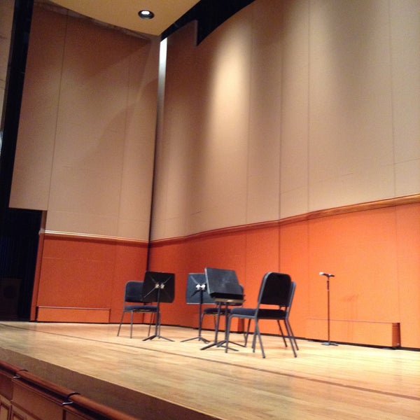Foto scattata a Newman Center for the Performing Arts at DU da Garret G. il 4/28/2013
