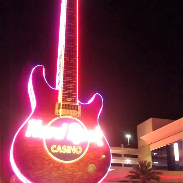 Foto diambil di Hard Rock Hotel &amp; Casino Biloxi oleh Jeff S. pada 5/20/2019