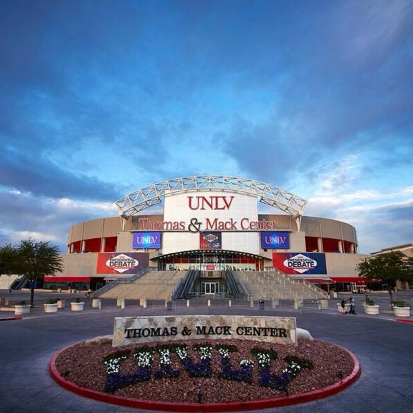 รูปภาพถ่ายที่ Thomas &amp; Mack Center โดย Jeff S. เมื่อ 2/24/2024