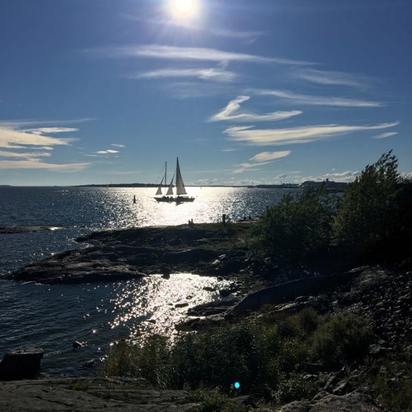 Photo taken at Suomenlinnan uimaranta by Hannu H. on 8/20/2016
