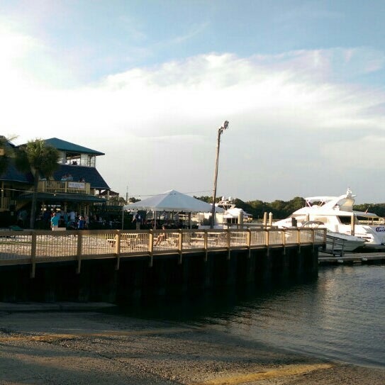 Foto tomada en Isle of Palms Marina  por Guillermo U. el 6/18/2015