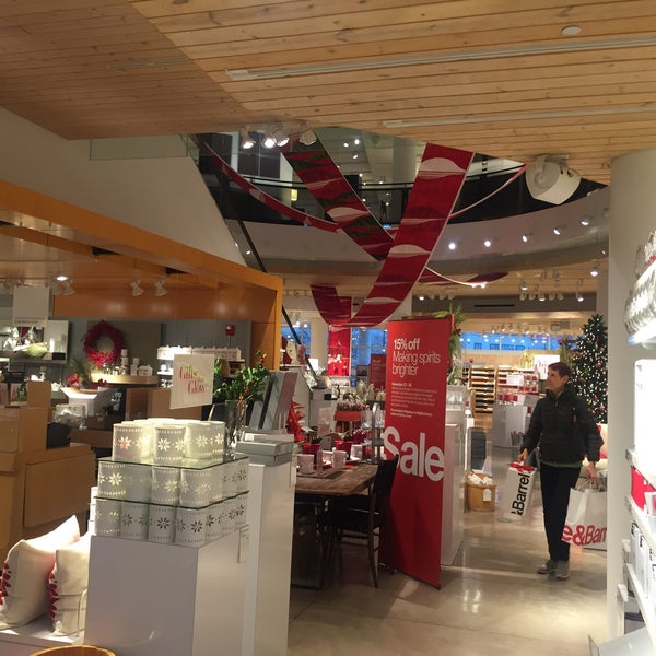 Photo taken at Crate &amp; Barrel by Duran D. on 11/30/2015