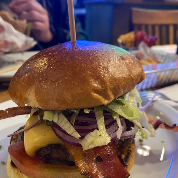 Foto tirada no(a) Big Kahuna Burger por Yukari T. em 10/9/2021