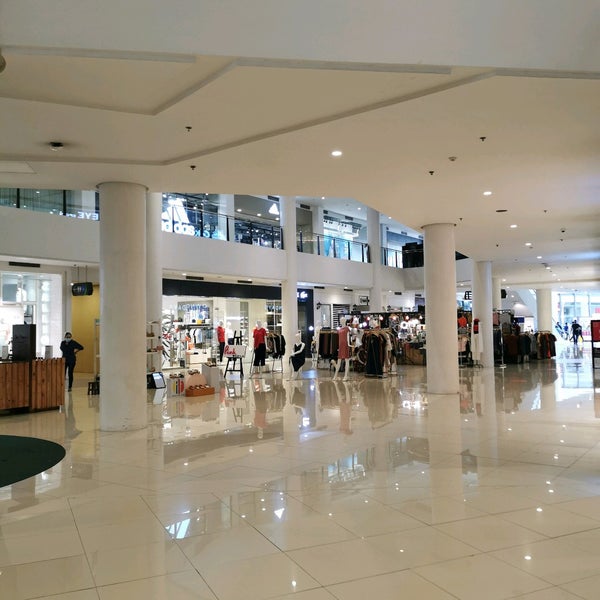 Sneaker lab hotsell up town center