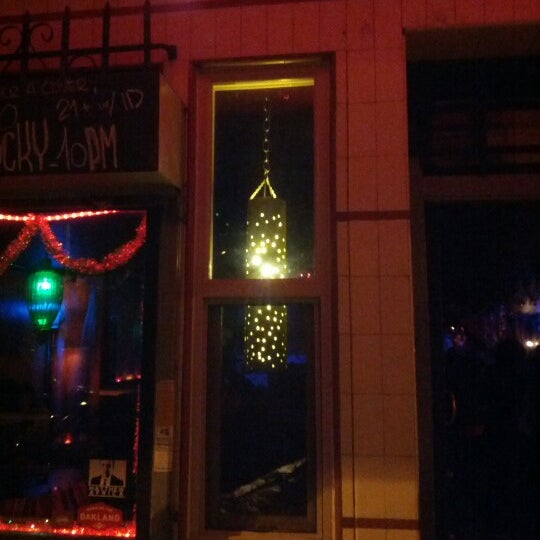 1/12/2013 tarihinde Josh A.ziyaretçi tarafından the Layover Music Bar &amp; Lounge'de çekilen fotoğraf