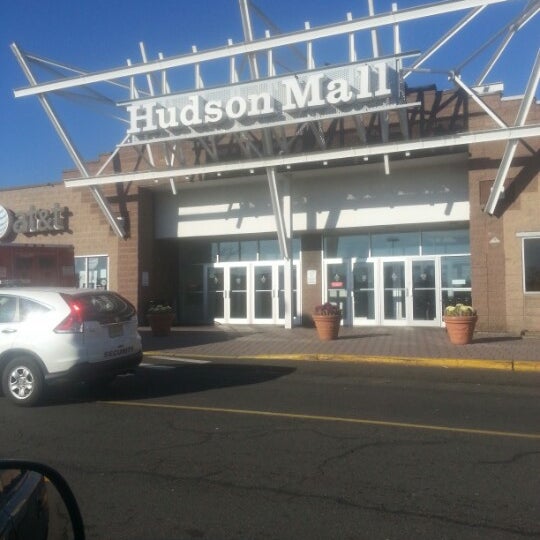 Photo taken at Hudson Mall by Vaughneva W. on 1/19/2013