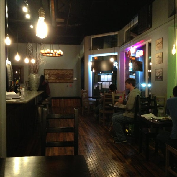 รูปภาพถ่ายที่ Ti 22 Restaurant โดย Nathan M. เมื่อ 1/11/2013