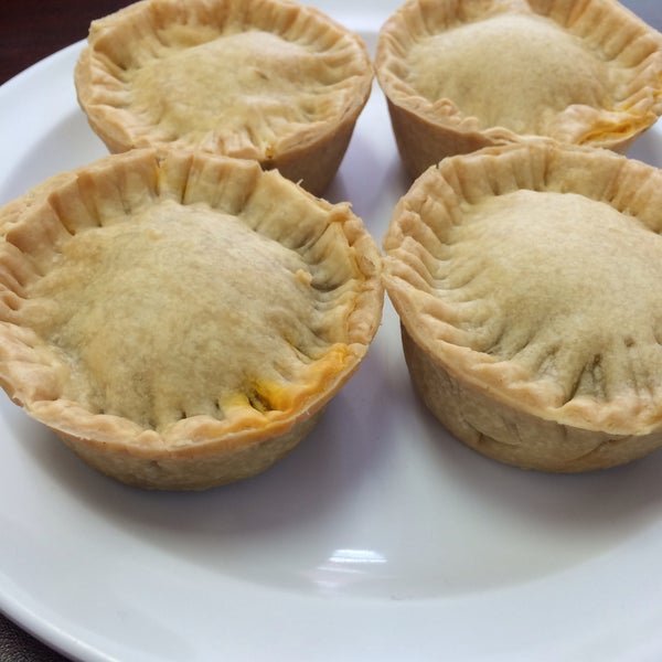 Redz Belizean Restaurant - Rogers Park - 7605 N Paulina St