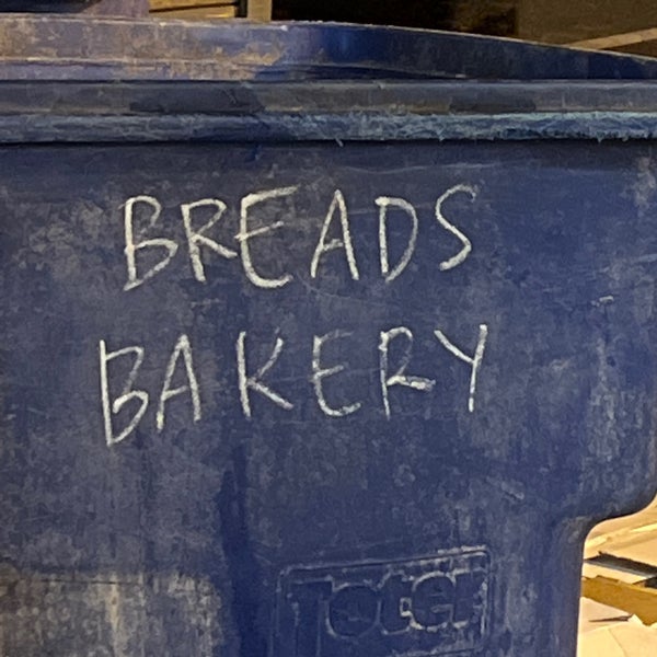 รูปภาพถ่ายที่ Breads Bakery โดย Glenn D. เมื่อ 10/15/2022