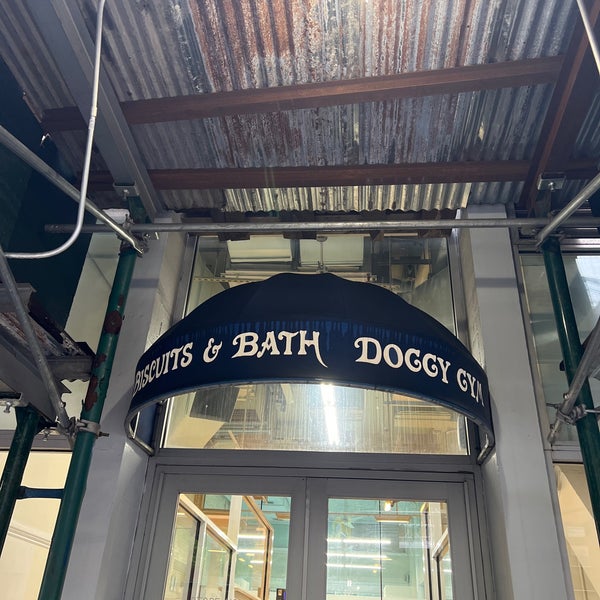 Biscuits & Bath Pet Supplies Store in New York