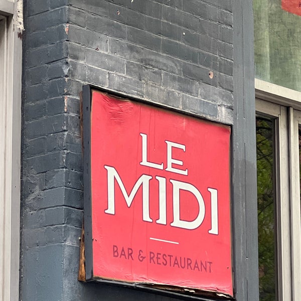 5/7/2022에 Glenn D.님이 Le Midi Bar &amp; Restaurant에서 찍은 사진