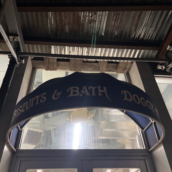 Biscuits & Bath Pet Supplies Store in New York