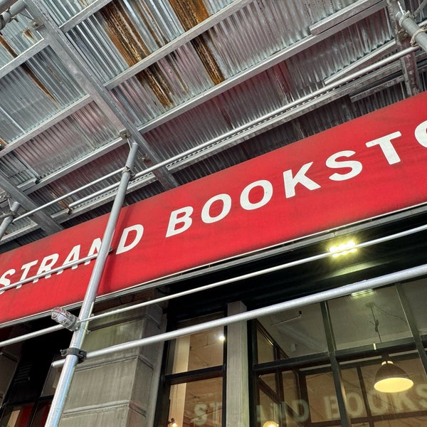 3/29/2024 tarihinde Glenn D.ziyaretçi tarafından Strand Bookstore'de çekilen fotoğraf