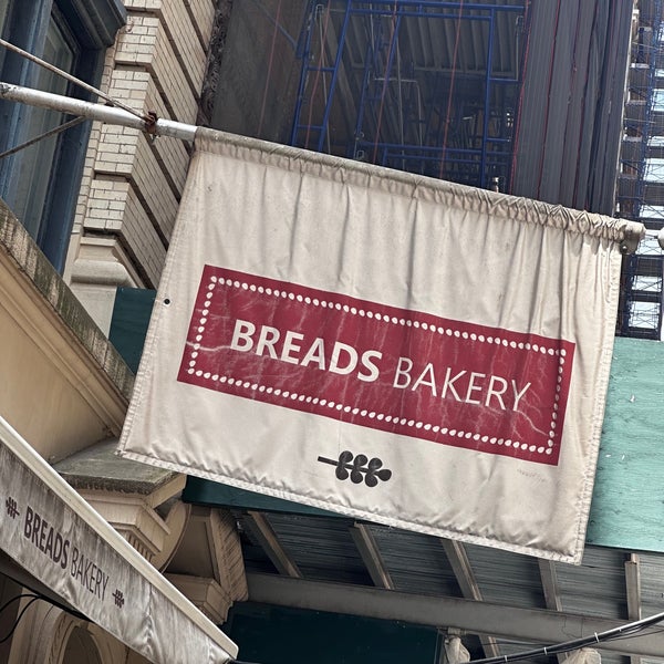 รูปภาพถ่ายที่ Breads Bakery โดย Glenn D. เมื่อ 5/12/2023