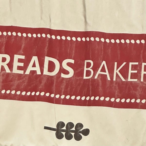 รูปภาพถ่ายที่ Breads Bakery โดย Glenn D. เมื่อ 11/7/2022