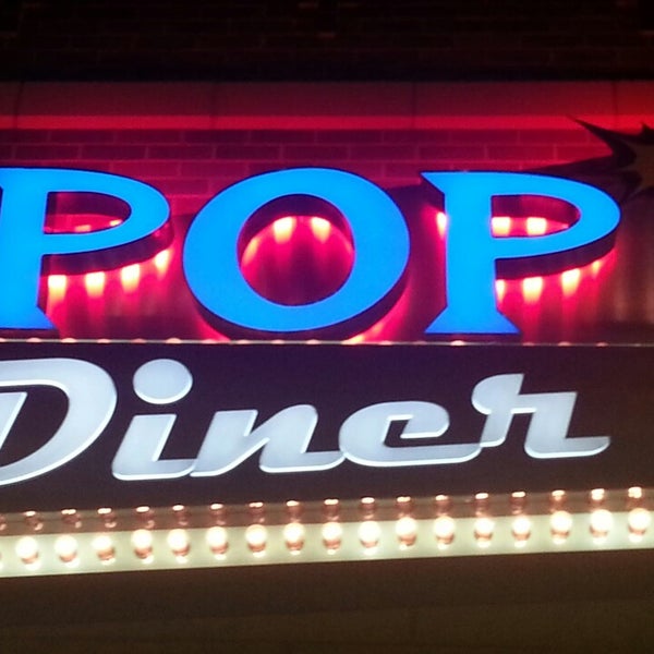 Foto tirada no(a) Pop Diner por Trinh H. em 8/11/2013