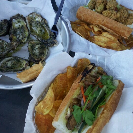 Photo taken at Wicked Po&#39;Boys by Trinh H. on 10/19/2012