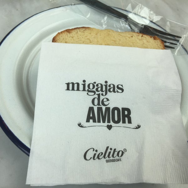 Foto diambil di Cielito Querido Café oleh Pepe L. pada 11/27/2015