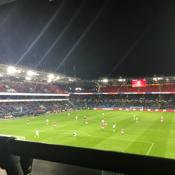 Das Foto wurde bei Ullevaal Stadion von Føkk F. am 10/8/2017 aufgenommen