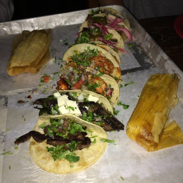 Foto diambil di The Taco Shop oleh Brenda Y. pada 7/12/2014