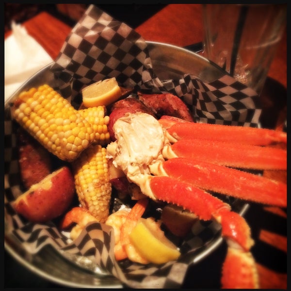 Foto diambil di Bookers BBQ Grill &amp; Crab Shack oleh Flor P. pada 12/7/2014