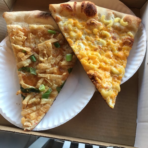 5/6/2017にAndrea M.がIan&#39;s Pizzaで撮った写真