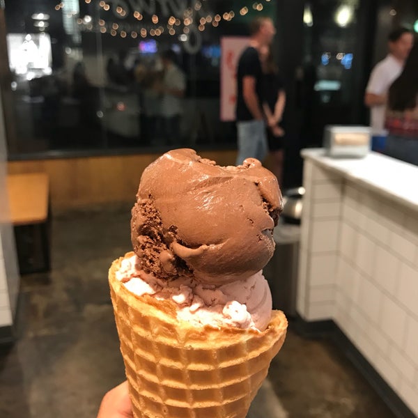Das Foto wurde bei Jeni&#39;s Splendid Ice Creams von Abdulrahman am 5/8/2018 aufgenommen