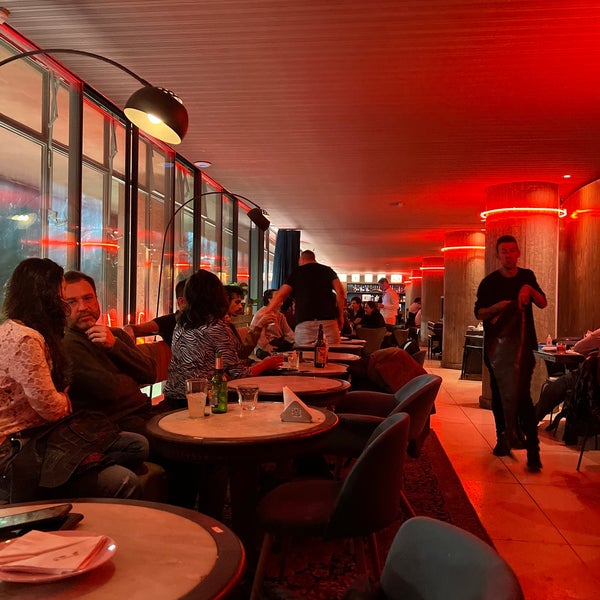 Foto diambil di Riviera Bar e Restaurante oleh Roberto G. pada 8/23/2022