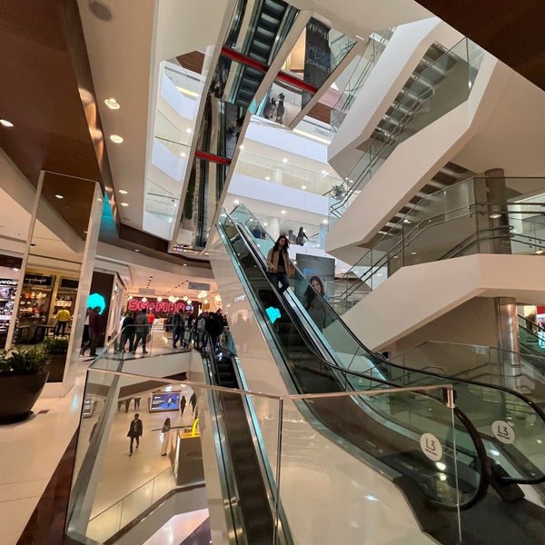 4/18/2022 tarihinde Roberto G.ziyaretçi tarafından Shopping Mueller'de çekilen fotoğraf