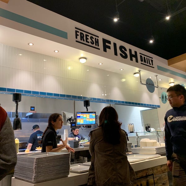 Foto tirada no(a) California Fish Grill por Sharon P. em 5/8/2019