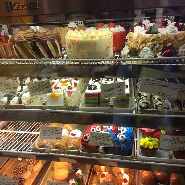 10/11/2015 tarihinde Francisco E.ziyaretçi tarafından LaGuli Pastry Shop'de çekilen fotoğraf