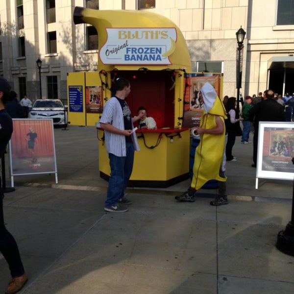 5/16/2013 tarihinde Kerry H.ziyaretçi tarafından Bluth’s Frozen Banana Stand'de çekilen fotoğraf