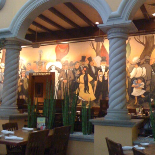 Foto diambil di Abuelo&#39;s Mexican Restaurant oleh Lynnette T. pada 5/8/2013