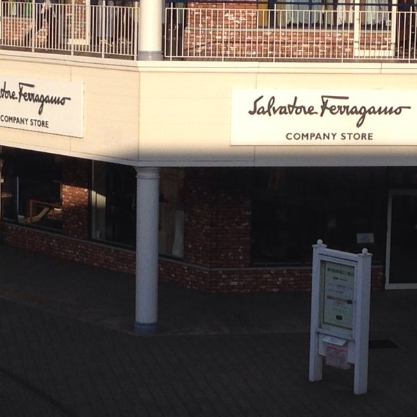 Ferragamo premium outlet top