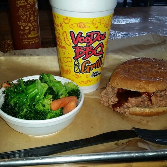 Photo taken at VooDoo BBQ &amp; Grill Uptown by Rocio D. on 1/17/2015